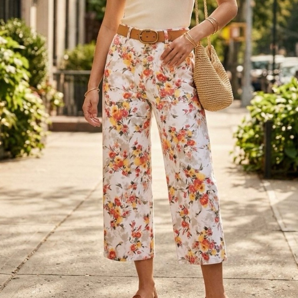 Gloria Vanderbilt White Crop Pants with Yellow & Pink Floral